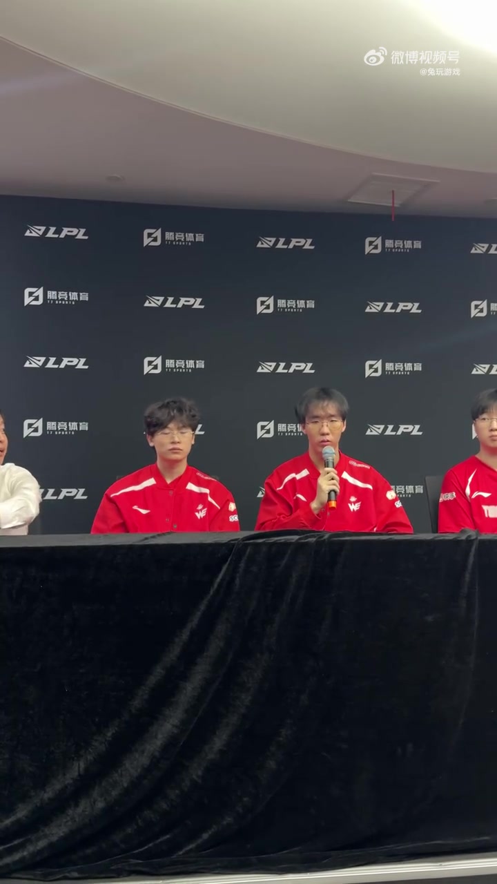 金年会金字招牌信誉至上Taeyoon：小组赛的三个队伍下路实力都比较强，打BLG下路压力很大