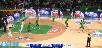 jinnianhui金年会火力凶猛！小巴里-布朗借掩护速射三分 再度洞穿篮心