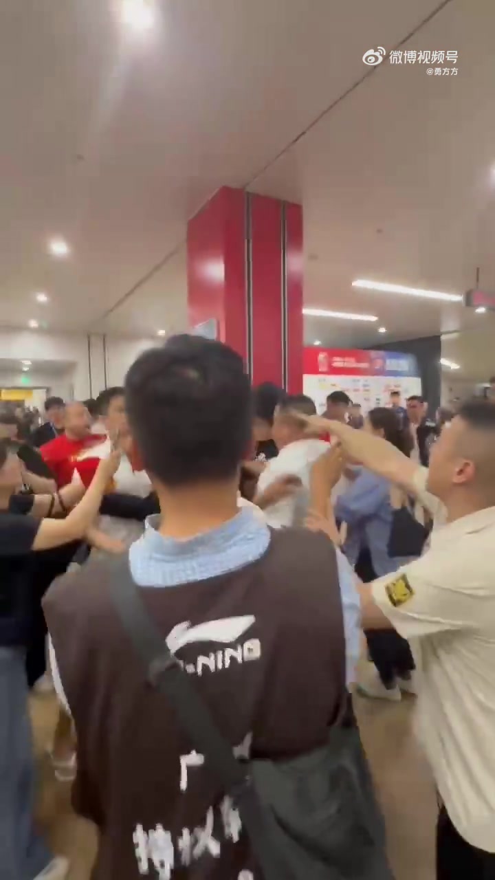 jinnianhui金年会媒体人：广厦赛区让球迷、球队、记者混在一起 这是重大安全隐患