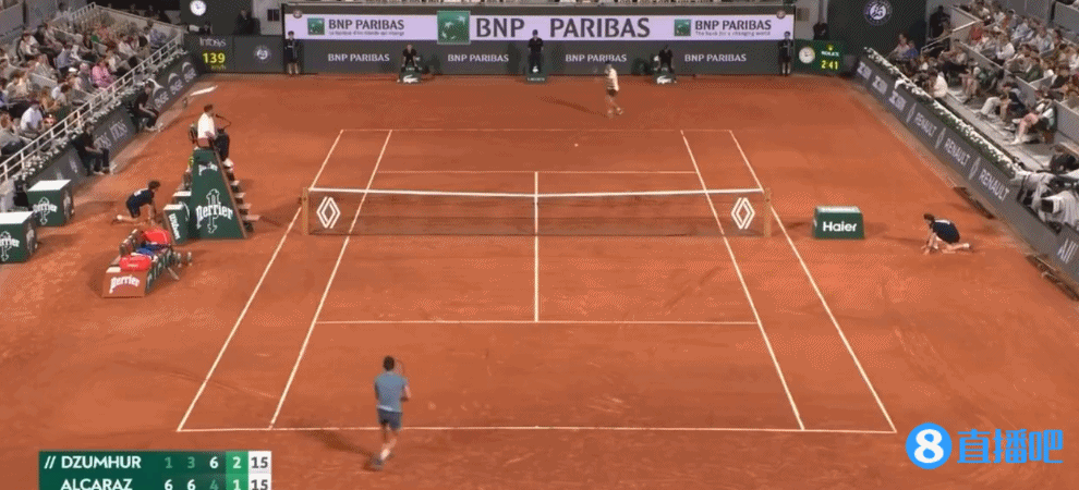 金年会金字招牌诚信至上网球场看凌空抽射🚀阿尔卡拉斯失误后爆射网球发泄，对手惊呆